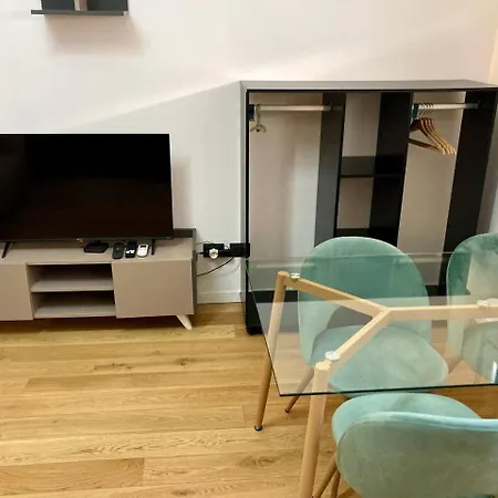 Modern Loft Close To Gorla Appartamento